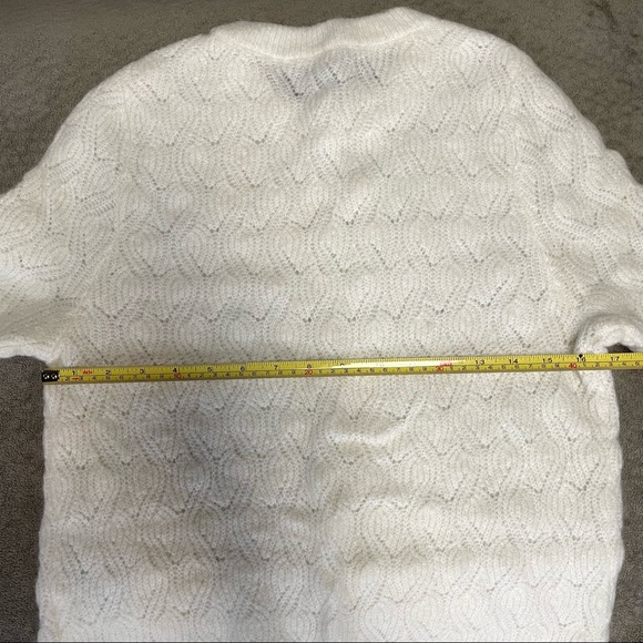 H&M Crew Neck Sweater Ivory Short Sleeves Wavy Eyelet Size S - Picture 5 of 6